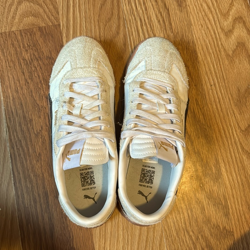 Pumas Old School leather and suede women’s 9